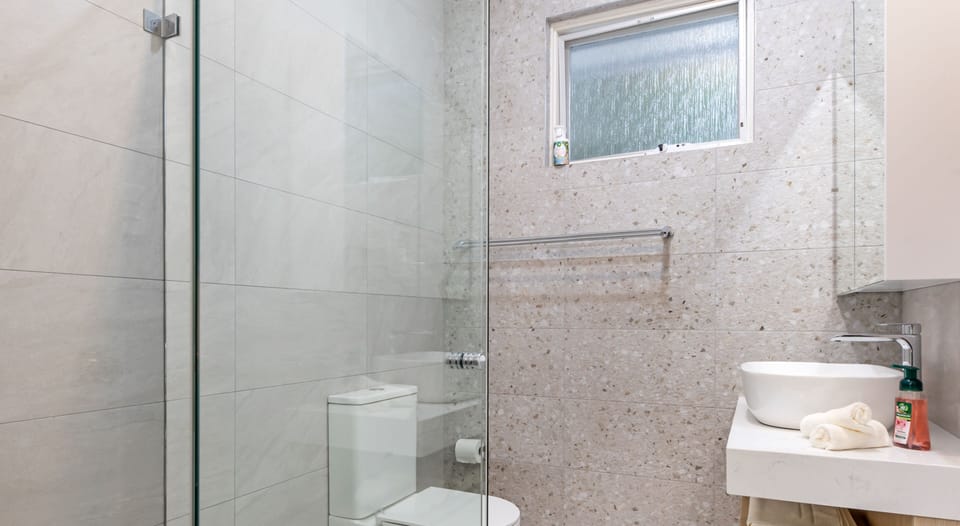 House, 3 Bedrooms (NFO008) | Bathroom | Shower, free toiletries, hair dryer