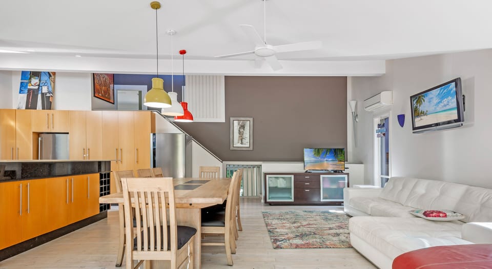 House, 2 Bedrooms (NGL058) | Living area