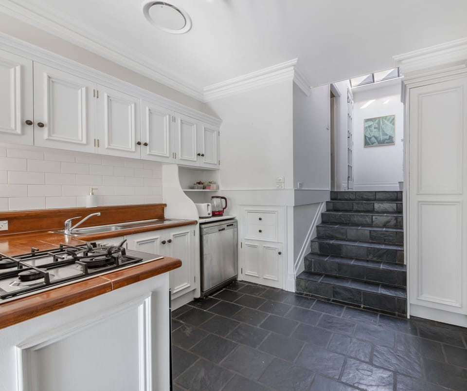 House, 2 Bedrooms (NGL058) | Private kitchen | Fridge, microwave, oven, stovetop