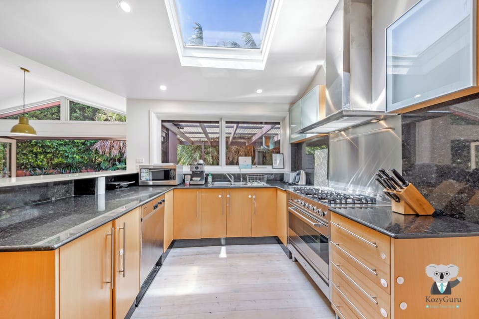 House, 2 Bedrooms (NGL058) | Private kitchen | Fridge, microwave, oven, stovetop