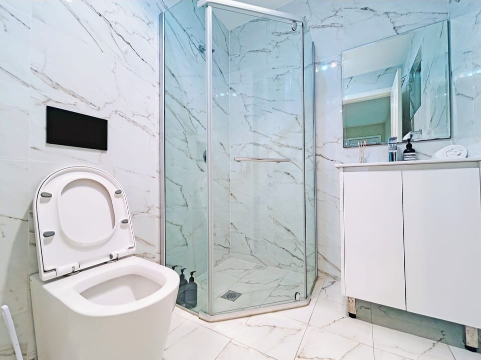 Comfort House, 1 Bedroom (NSH078) | Bathroom | Shower