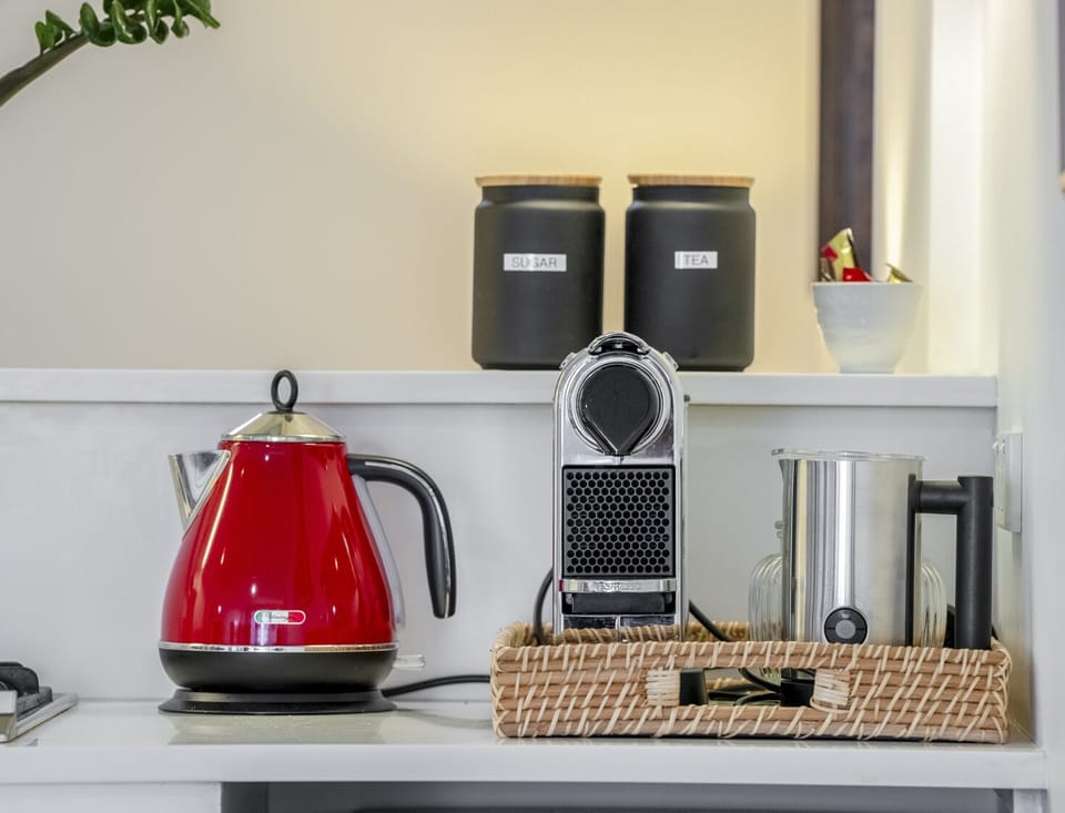 Apartment, 1 Bedroom (NSY045-609) | Private kitchen | Cookware/dishes/utensils, dining tables