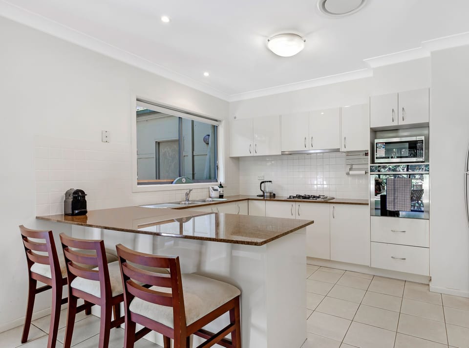 House, 4 Bedrooms (NWE039) | Private kitchen | Fridge, microwave, oven, stovetop