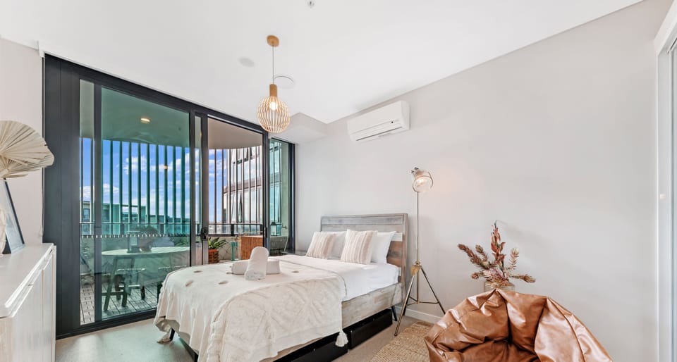 Kozyguru | Wentworth Point | 2 Beds Stylish Apt Apartment in Sydney