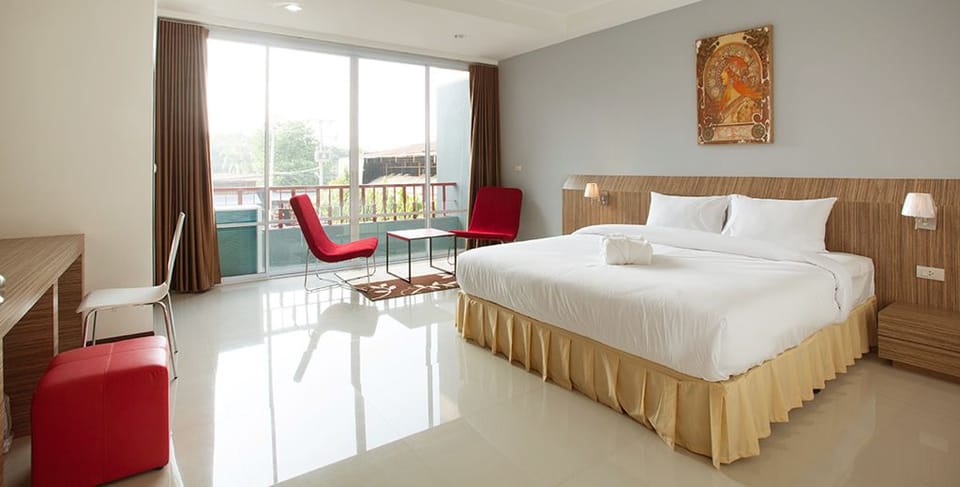VIP Room | Hypo-allergenic bedding, desk, free WiFi