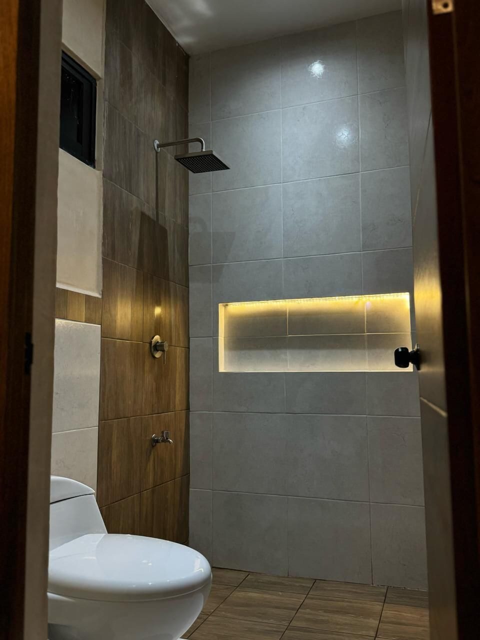 Separate tub and shower, towels, soap, shampoo