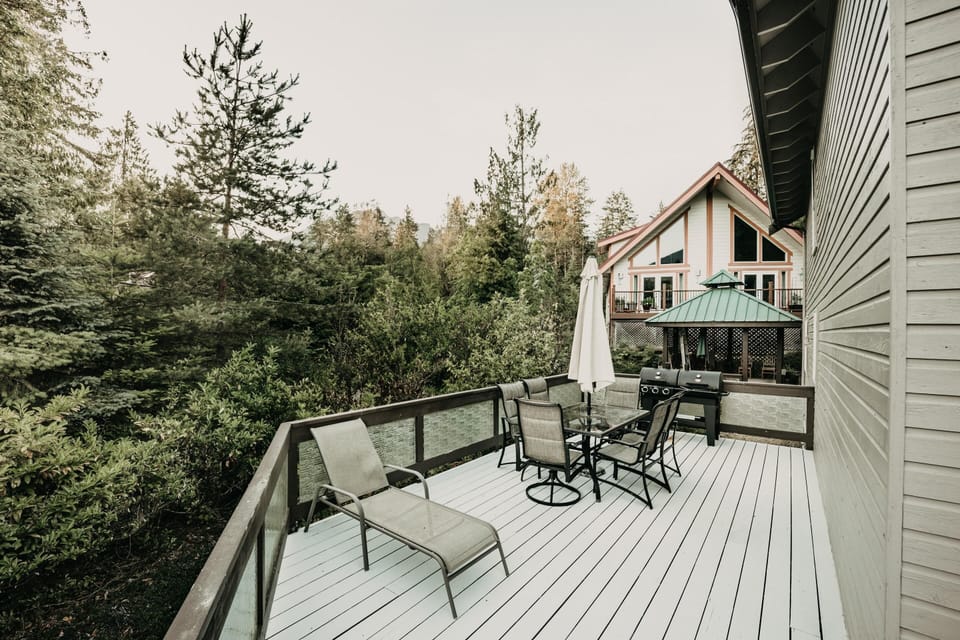 Cabin, 3 Bedrooms, Balcony | Outdoor dining