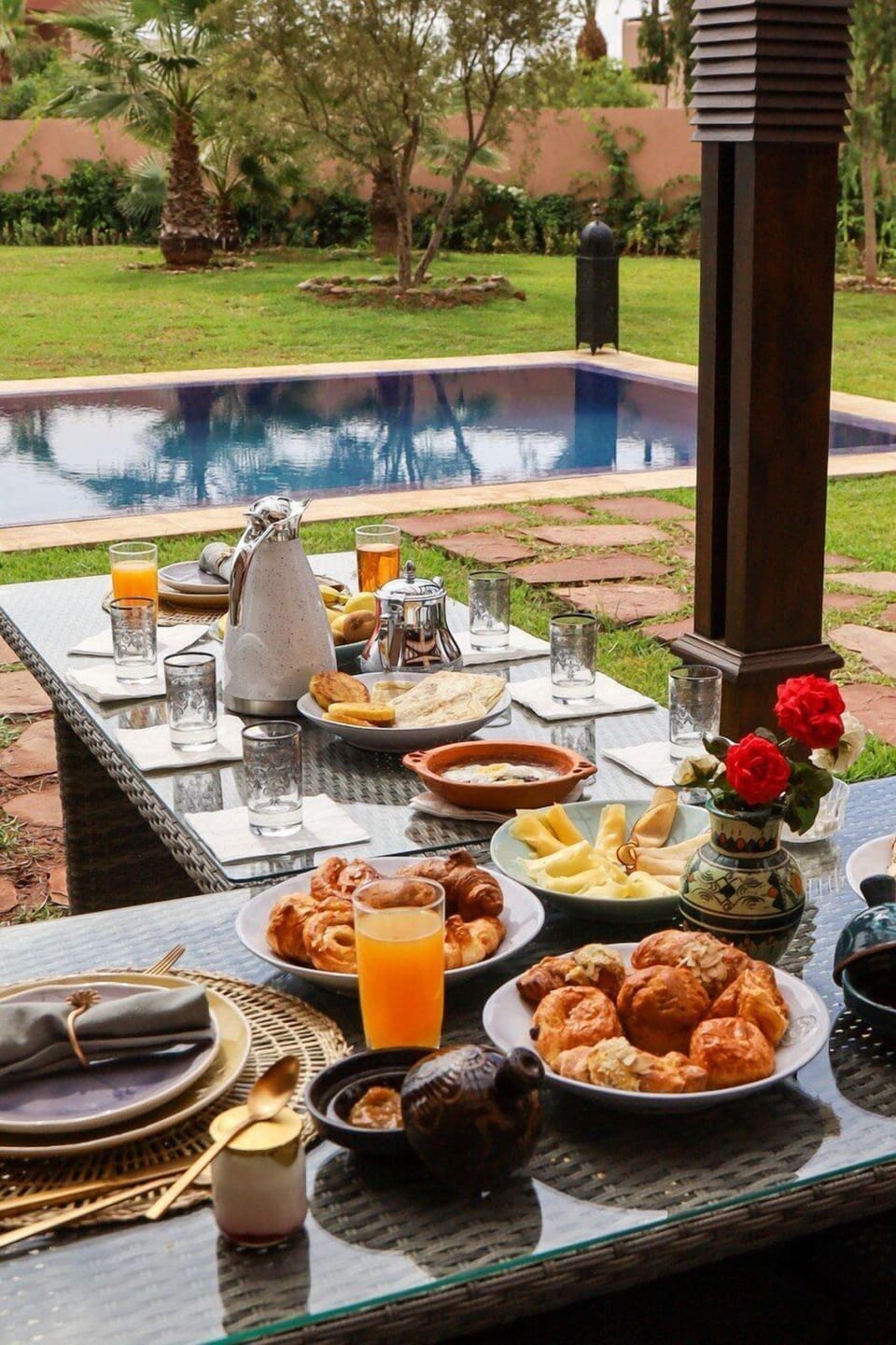 Daily local cuisine breakfast for a fee