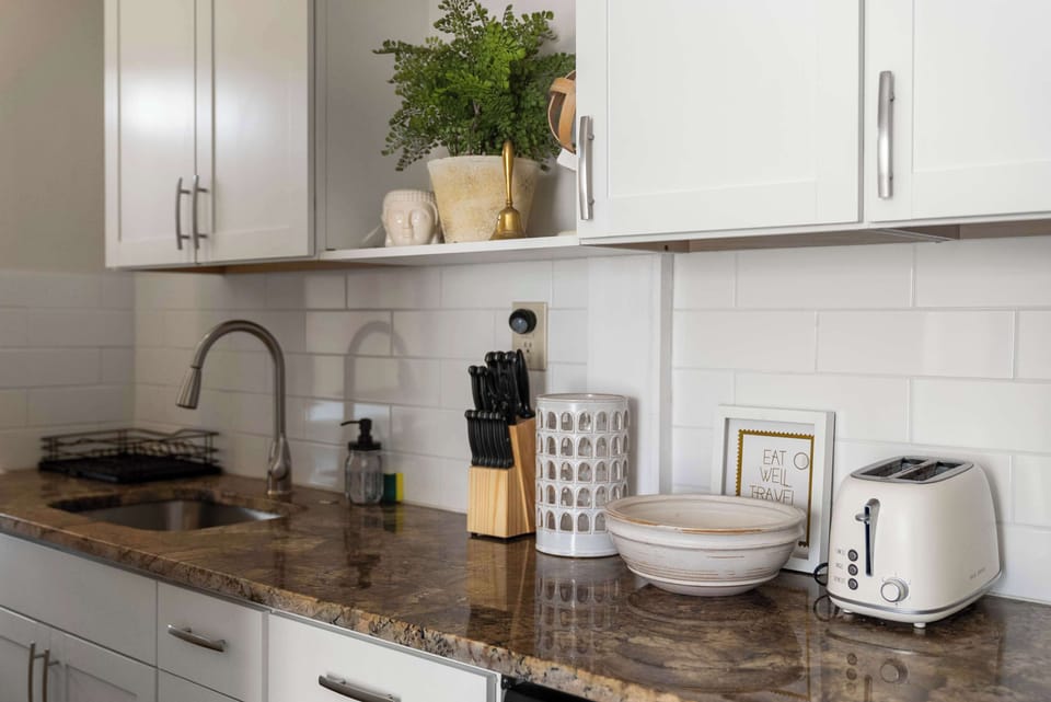 Townhome, Multiple Beds, Patio, Garden View (Summit Scholars Suites) | Private kitchen | Fridge, microwave, oven, stovetop