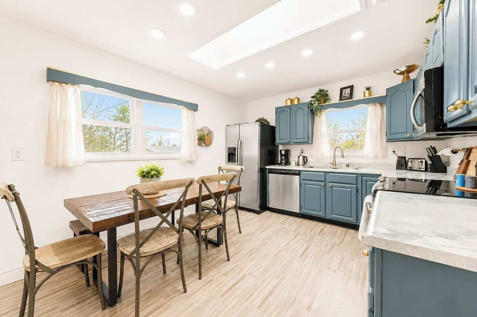 House, Multiple Beds, Patio, Garden View (The Gahanna Getaway) | Private kitchen | Coffee/tea maker, fridge, microwave, oven