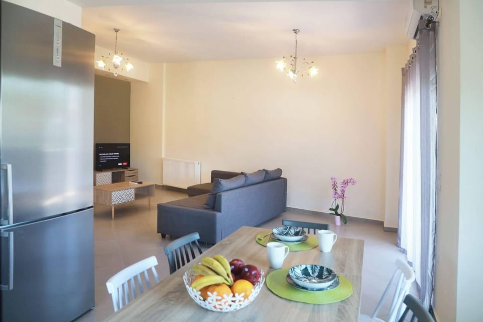 Apartment, 3 Bedrooms, Balcony, Garden View | Dining room