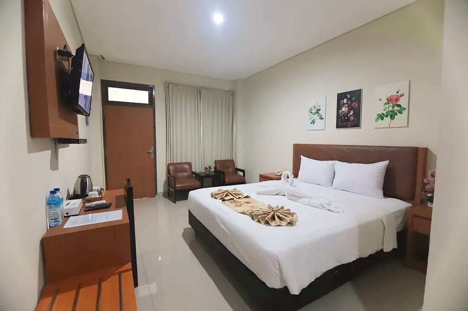 Comfort Room | Desk, laptop workspace, WiFi (free)