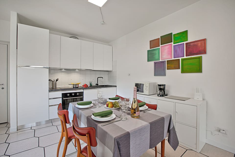Family Apartment, Multiple Bedrooms (Claz House 2) | Private kitchen | Fridge, microwave, oven, stovetop