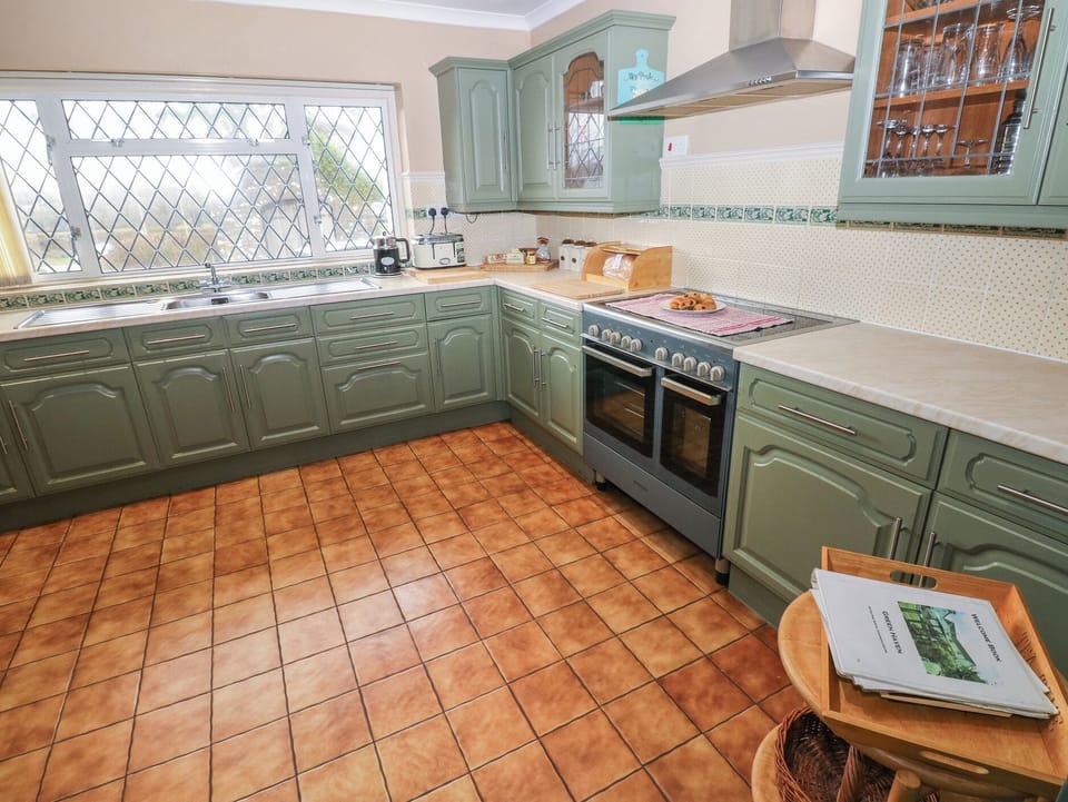 Fridge, microwave, dishwasher, toaster
