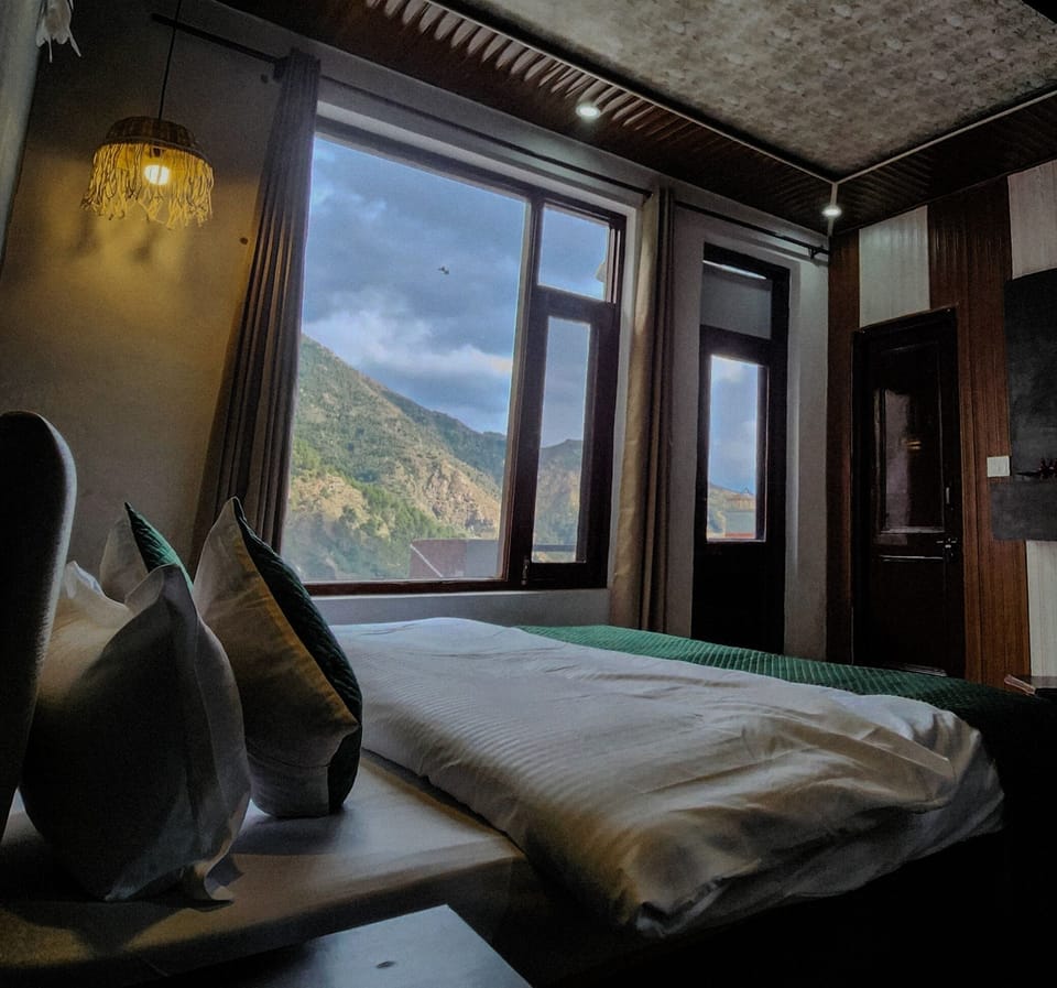 Single Room, Balcony, Mountain View | Desk, laptop workspace, free WiFi, bed sheets