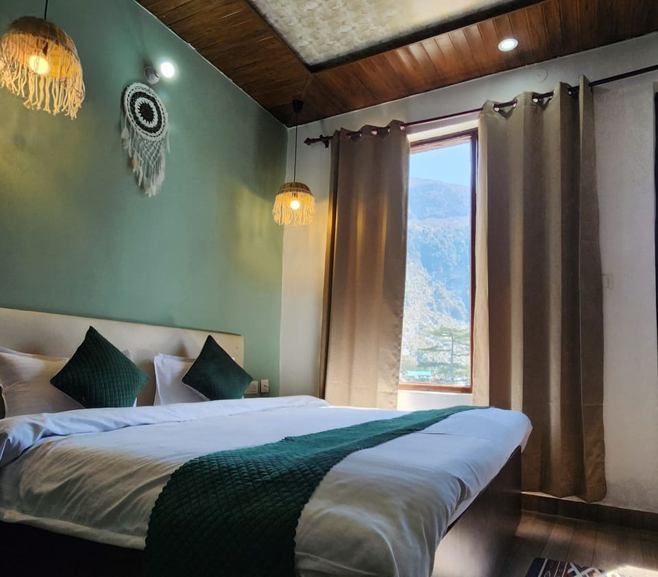 Single Room, Balcony, Mountain View | Desk, laptop workspace, free WiFi, bed sheets