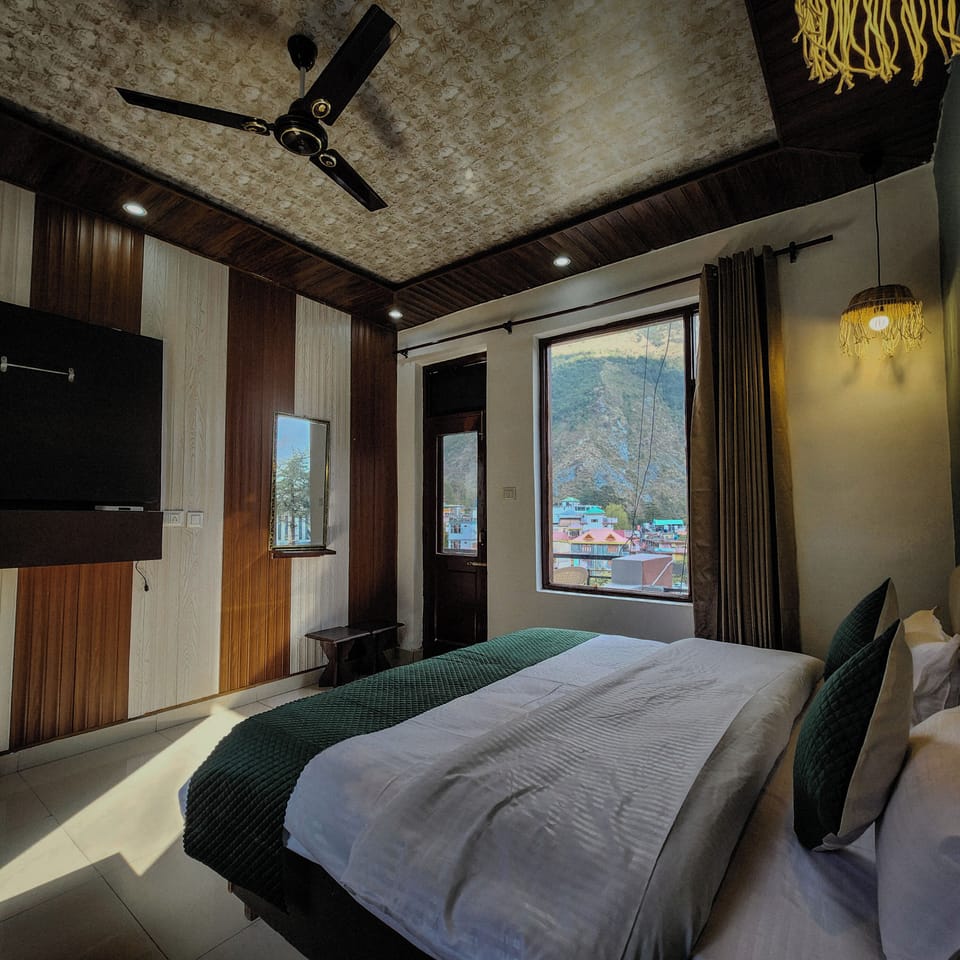 Single Room, Balcony, Mountain View | Desk, laptop workspace, free WiFi, bed sheets