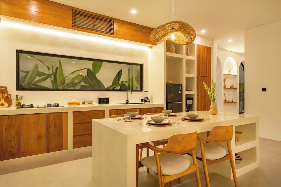 Villa, 1 King Bed, Patio, Pool View | Dining room