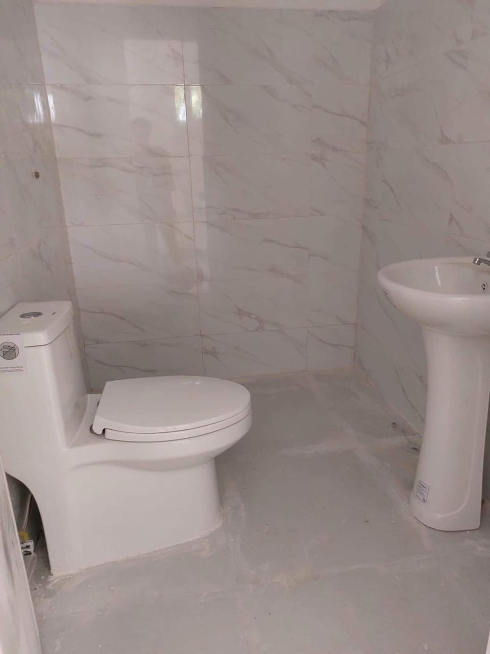 Family Studio Suite | Bathroom | Shower, towels