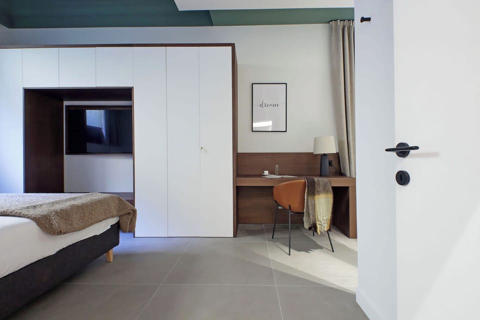 Apartment (2 Bedrooms) | 2 bedrooms, iron/ironing board, bed sheets