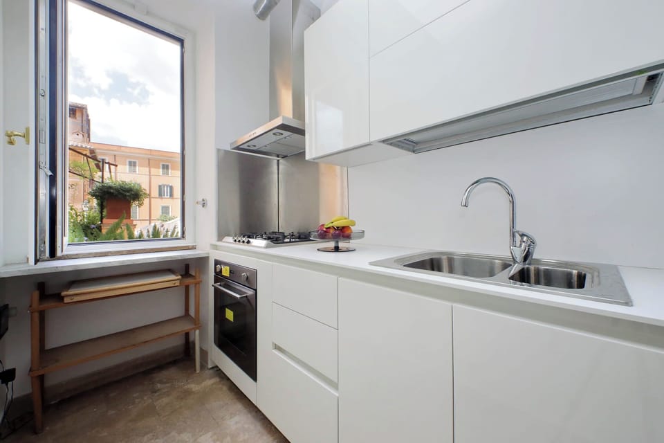 Apartment (3 Bedrooms) | Private kitchen | Oven, stovetop, dishwasher, electric kettle
