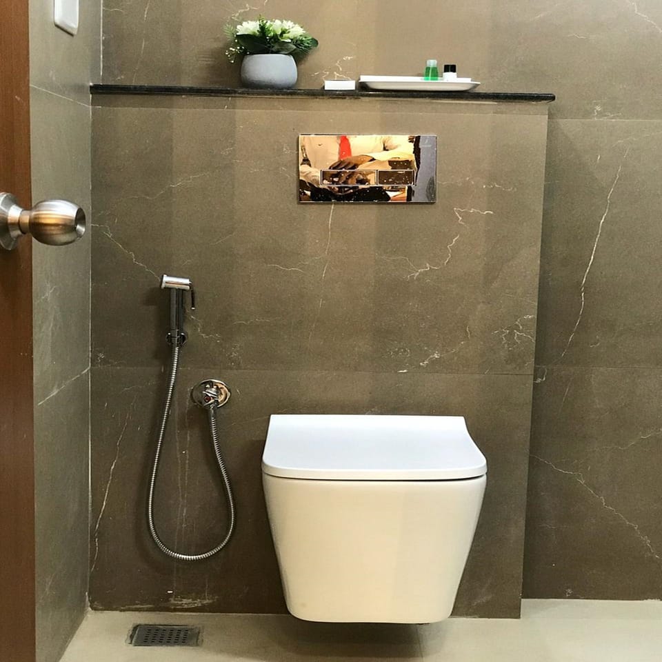 Bathtub, free toiletries, towels, soap