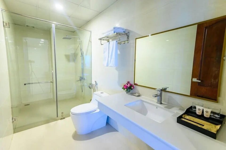 Shower, free toiletries, hair dryer, towels