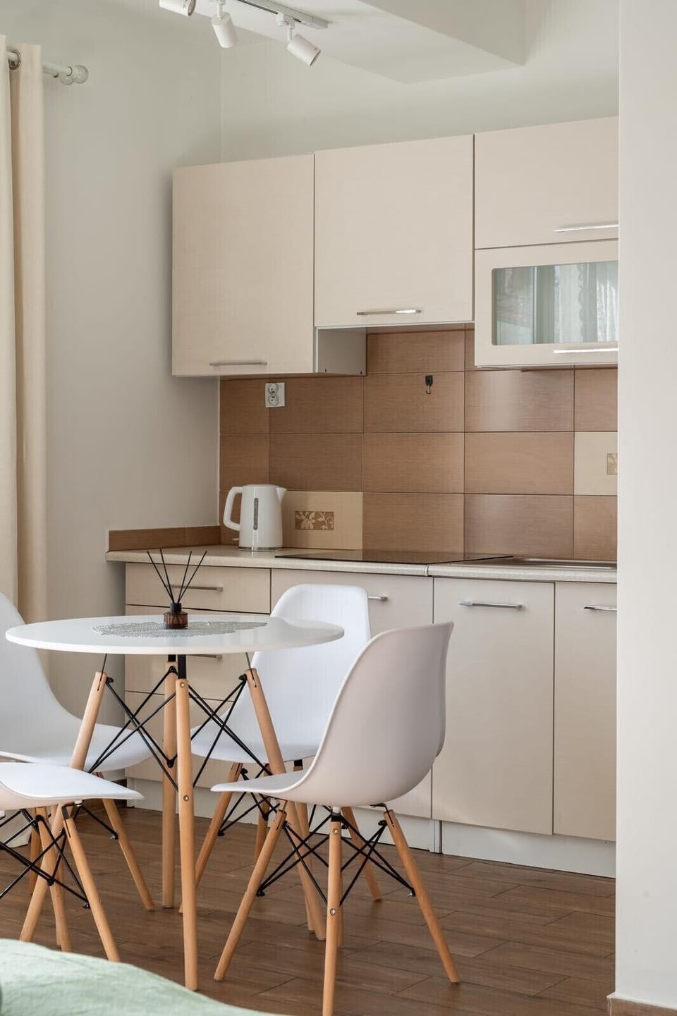 Deluxe Studio Suite, Balcony, City View | In-room dining