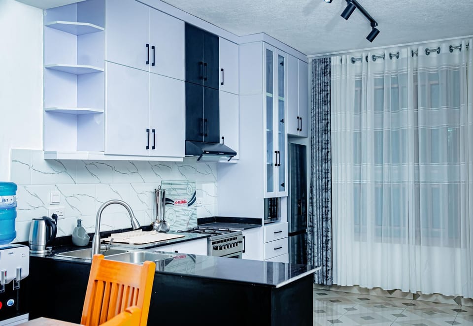 Family Apartment, City View | Private kitchen