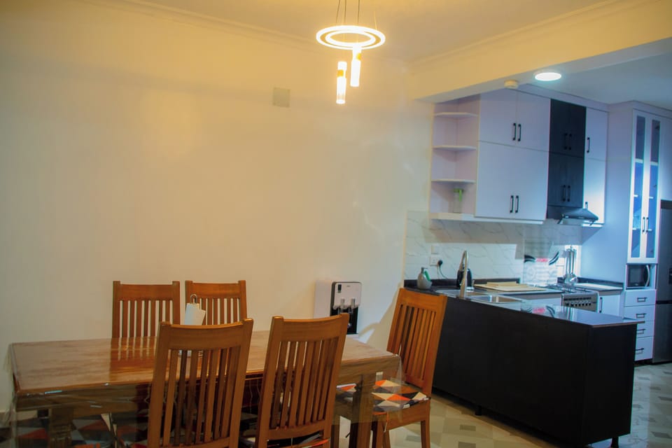 Family Apartment, City View | In-room dining