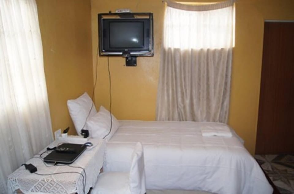Double Room | Desk, cribs/infant beds, rollaway beds, free WiFi