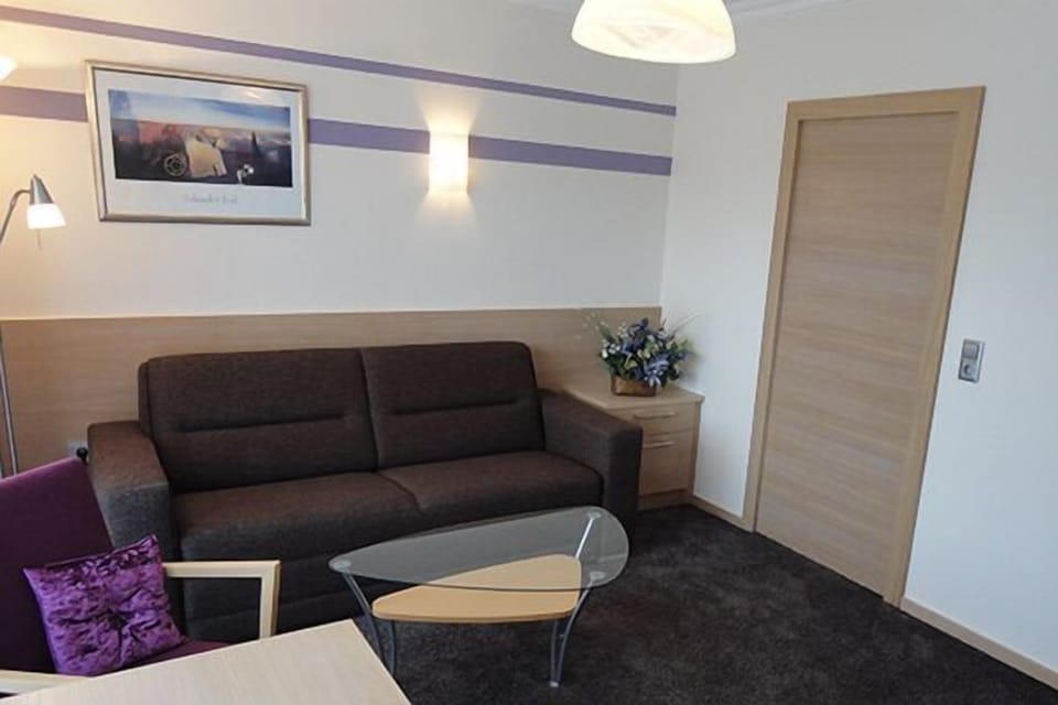 Suite, 1 Bedroom, Non Smoking | Living area | Flat-screen TV