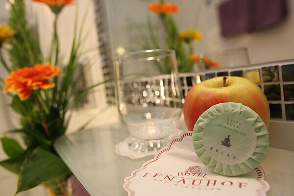 Superior Double Room, 1 Bedroom, Non Smoking | Bathroom | Shower, hair dryer