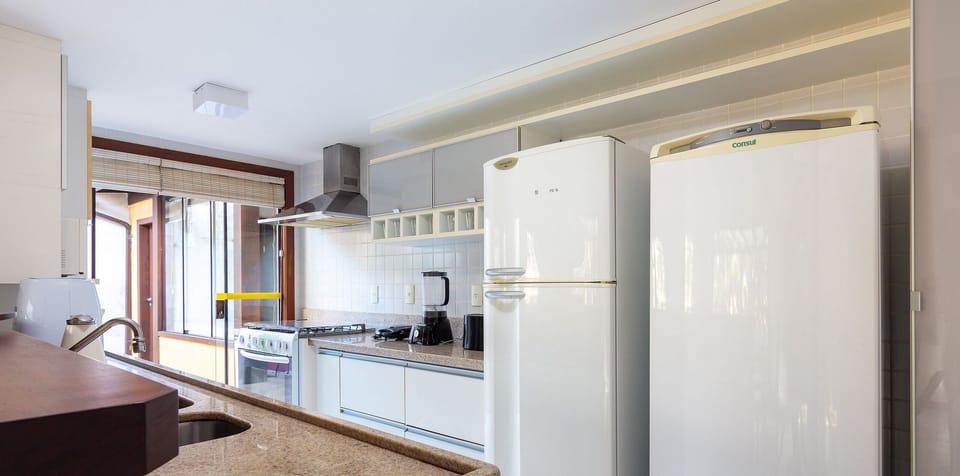 Deluxe House, 4 Bedrooms, Air conditioning | Private kitchen | Fridge, microwave, oven, stovetop