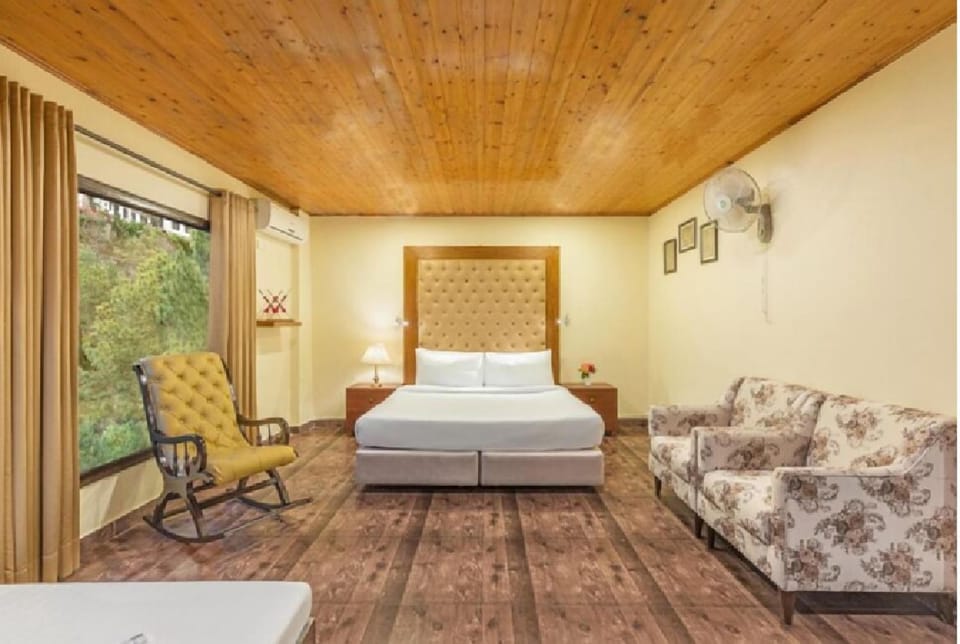 Family Double Room, Valley View | Minibar, desk, laptop workspace, soundproofing