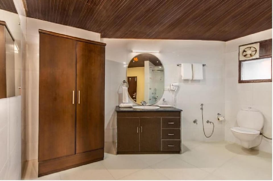 Family Double Room, Valley View | Bathroom | Free toiletries, hair dryer, bathrobes, slippers