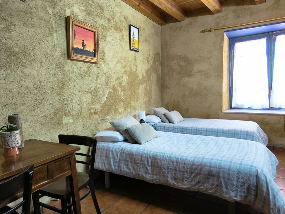 Room | Free WiFi