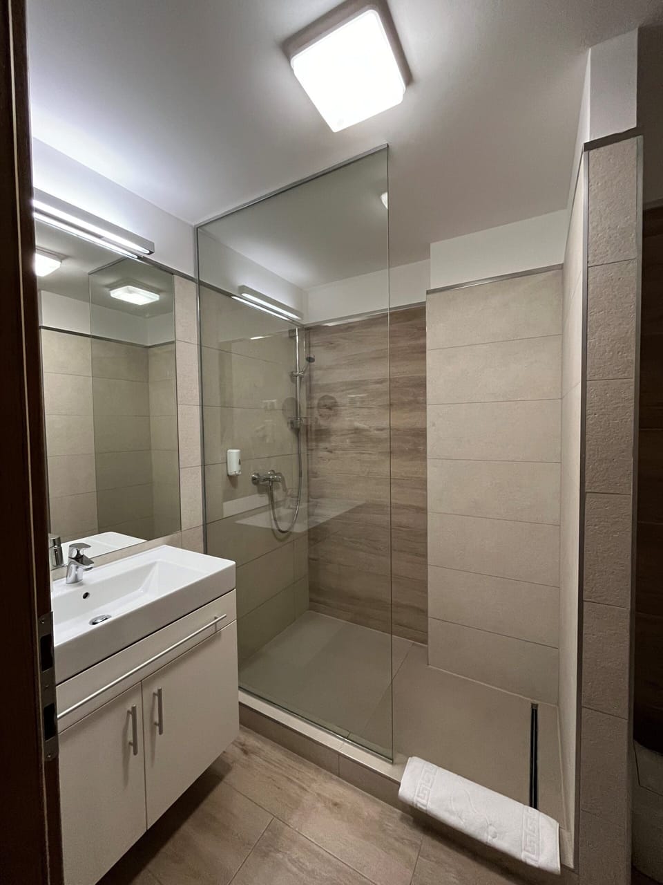 Classic Double Room | Bathroom | Hair dryer, towels, soap, toilet paper