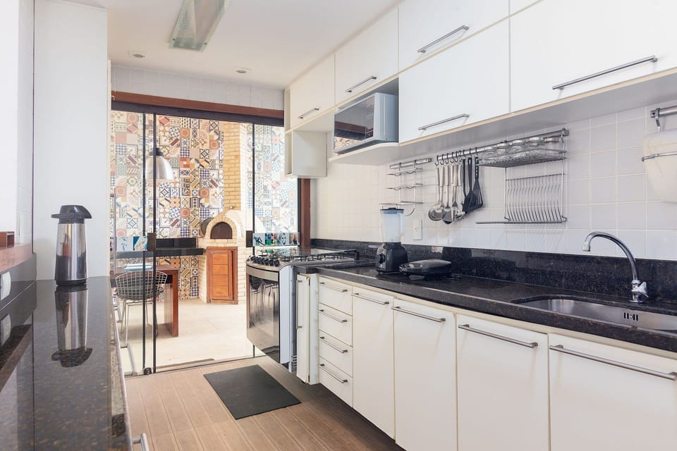 Deluxe House | Private kitchen | Fridge, microwave, oven, stovetop