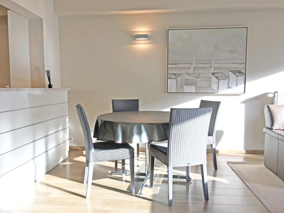 Apartment | Dining