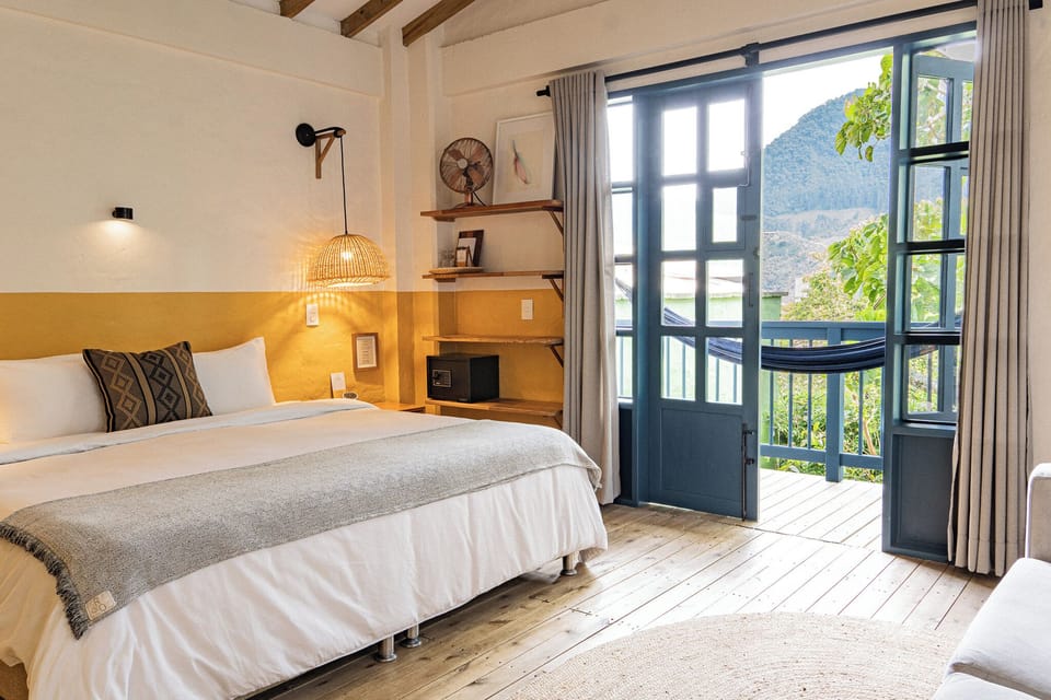 Standard Suite, Balcony | Hypo-allergenic bedding, free WiFi, bed sheets