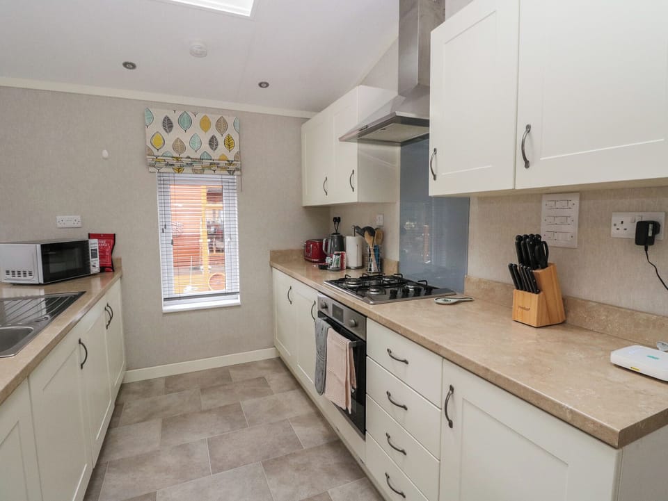 Dishwasher, cookware/dishes/utensils