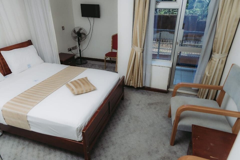 Deluxe Single Room | Blackout drapes, soundproofing, iron/ironing board, free WiFi