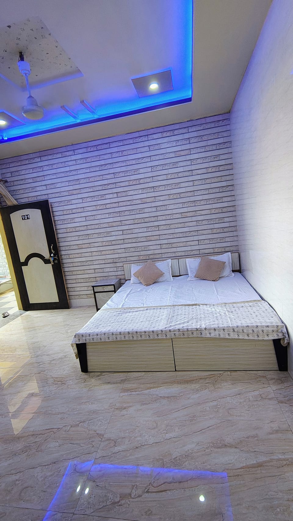 Double Room, Balcony | Free WiFi