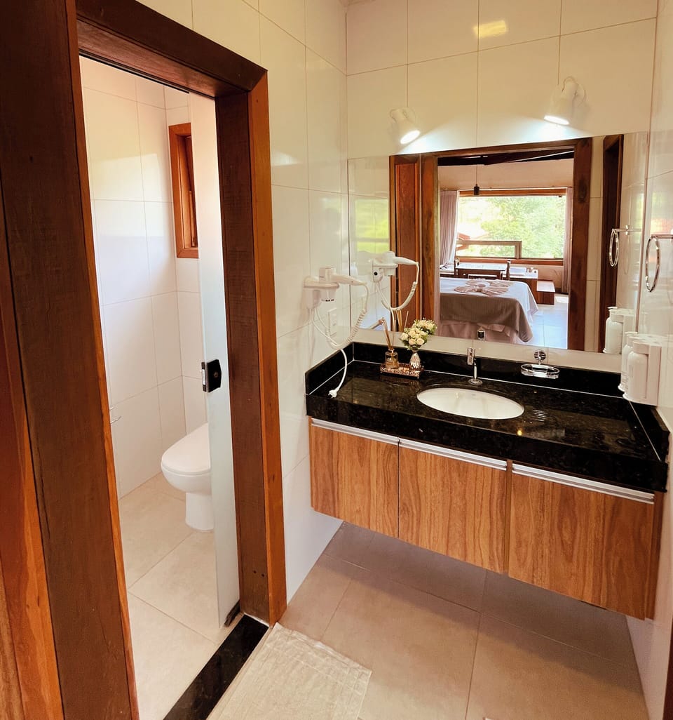 Romantic Double Room, Jetted Tub | Bathroom | Free toiletries, towels, soap, shampoo