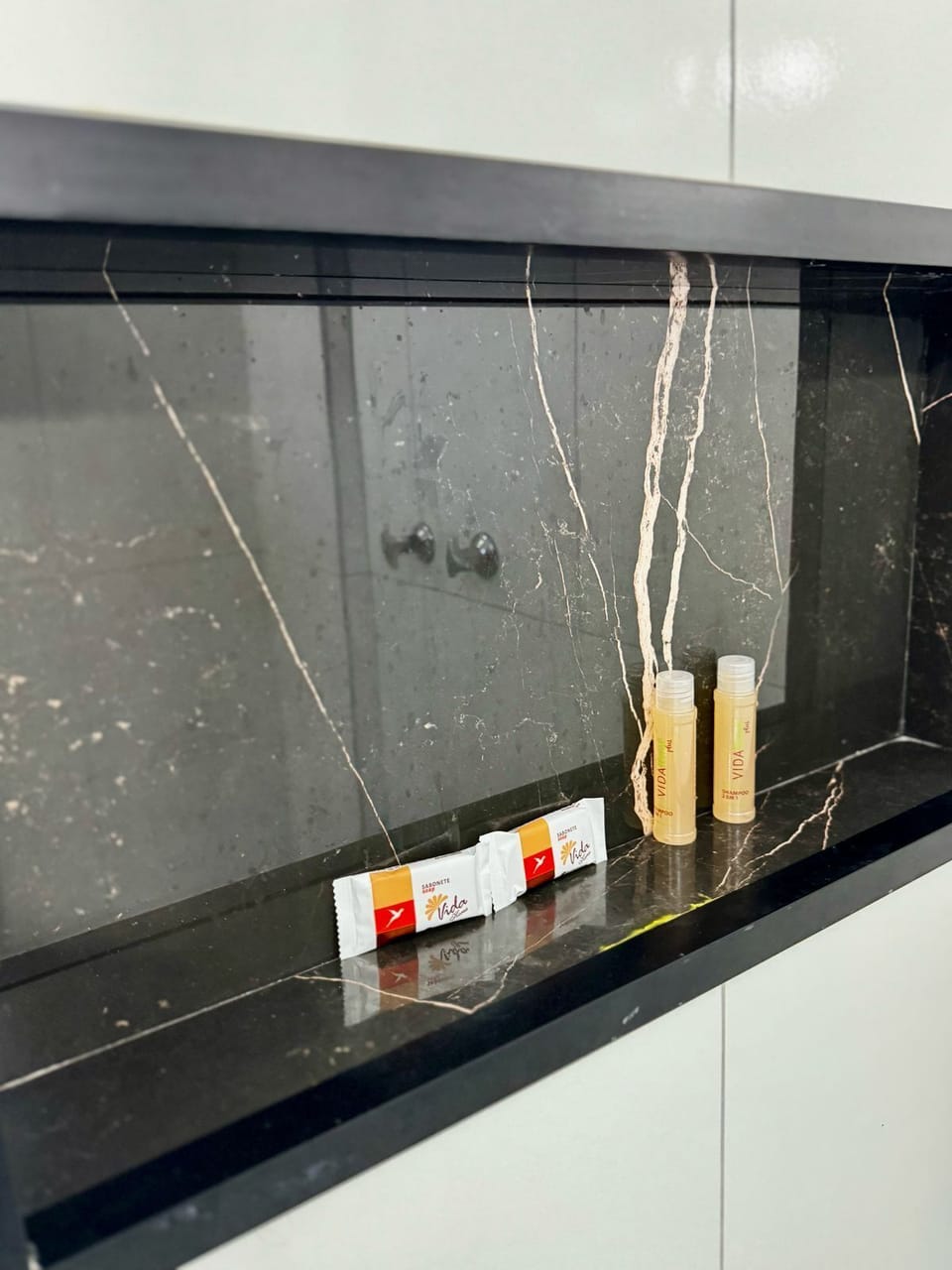 Standard Twin Room | Bathroom | Shower, free toiletries, towels, soap