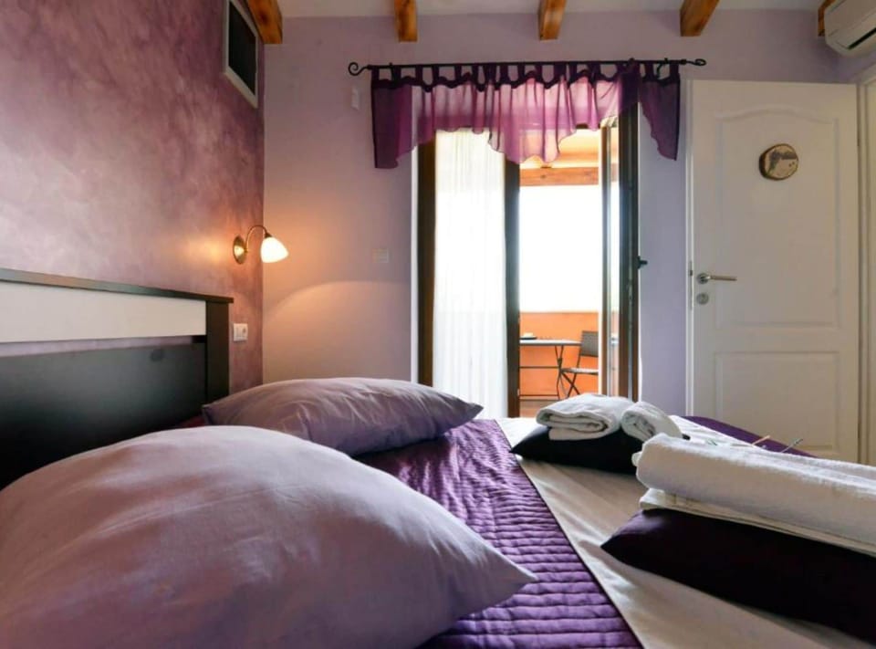 Double Room (Double Room with Balcony) | 3 bedrooms, cribs/infant beds