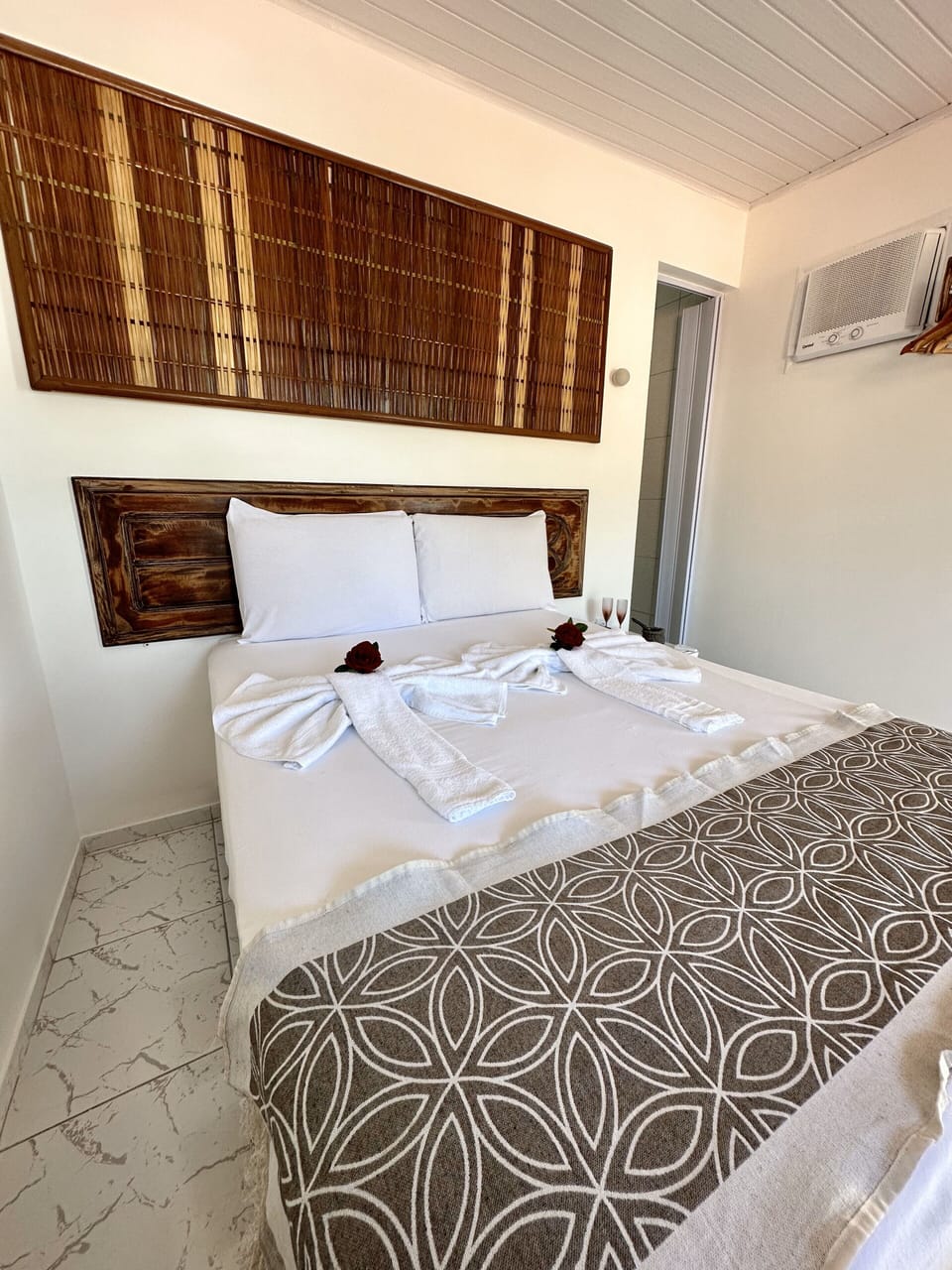 Standard Double Room | Free WiFi, bed sheets
