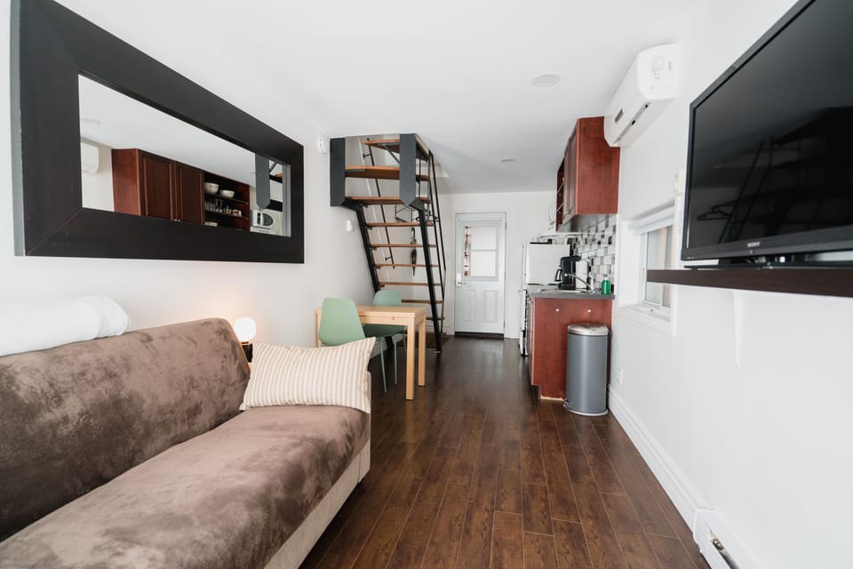 Cottage, Private Bathroom | Soundproofing, iron/ironing board, free WiFi, bed sheets