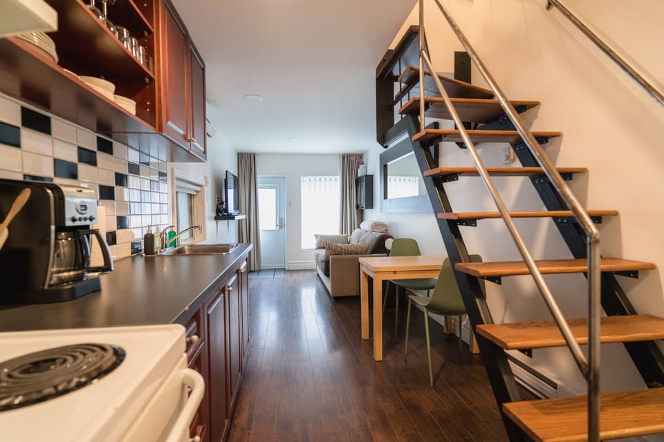 Cottage, Private Bathroom | Soundproofing, iron/ironing board, free WiFi, bed sheets